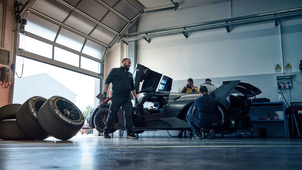 Bugatti Bolide: Peak Track Performance