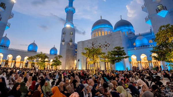 Solo Mosque Marks Humanitarian Day