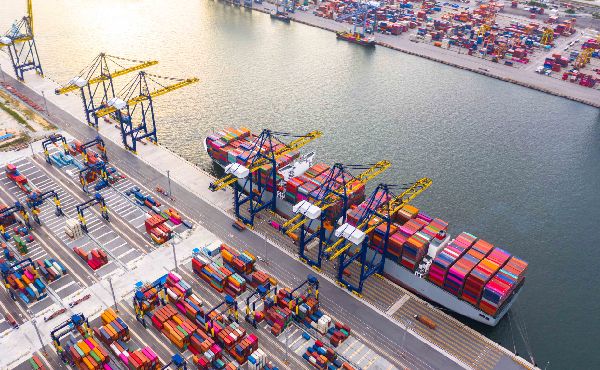 Dubai Leads Arab Maritime Sector