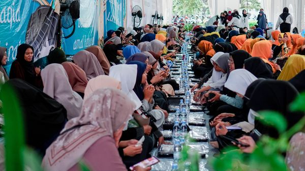 12K Daily Iftar Meals at Sheikh Zayed Mosque