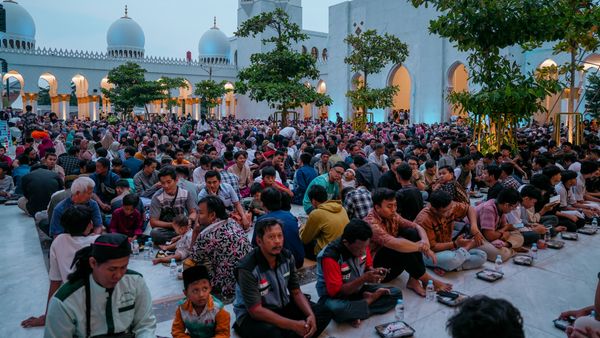 12K Daily Iftar Meals at Sheikh Zayed Mosque