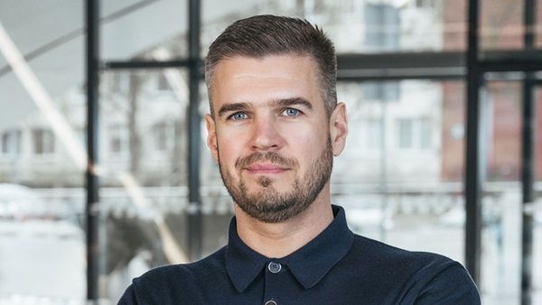 NFC      iPhone          Apple Pay