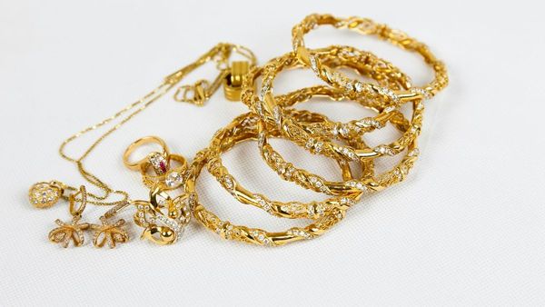 Gold Value Rises Amid Rate Cut Talks