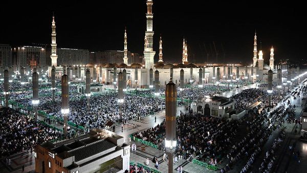 Volunteers Aid at Prophet’s Mosque Volunteers Aid at Prophet’s Mosque