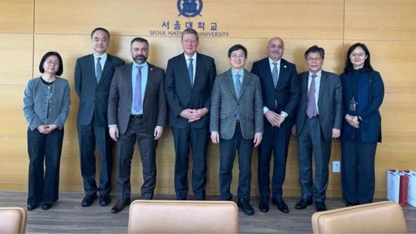 AUS  SNU Sign Academic Cooperation MoU