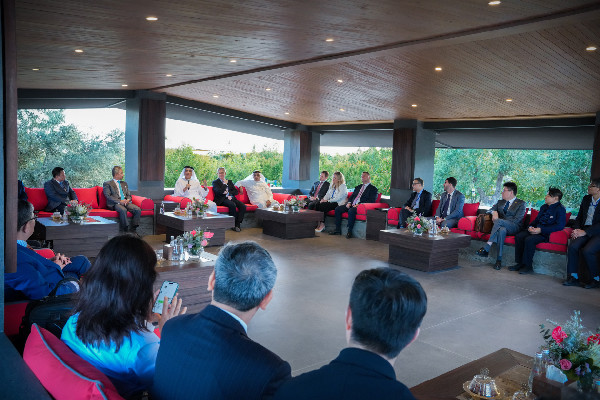 RAK Ruler Meets Chinese Delegation