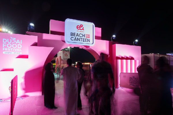 Beach Canteen Lights Up Dubai Festival