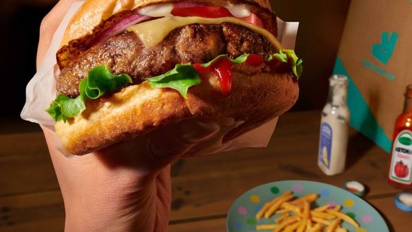 Deliveroo Reveals UAE s Top Burger Trends