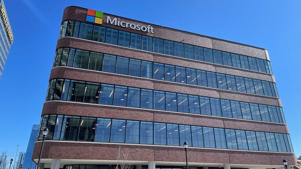 Microsoft to Unveil New AI Devices
