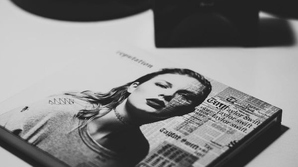 Swift s Eras Tour Debuts in Paris