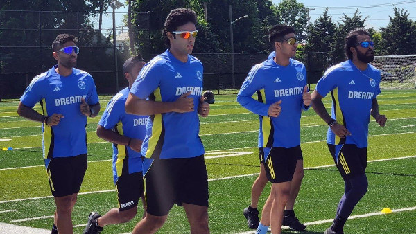 Pandya Joins Team India in NY Pandya Joins Team India in NY