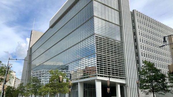 UAE s Non-Oil Growth Boosts 2024 Economy