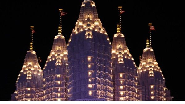 Abu Dhabi Temple Extends Eid Hours