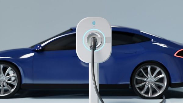 Electric Limousine Hits UAE Roads