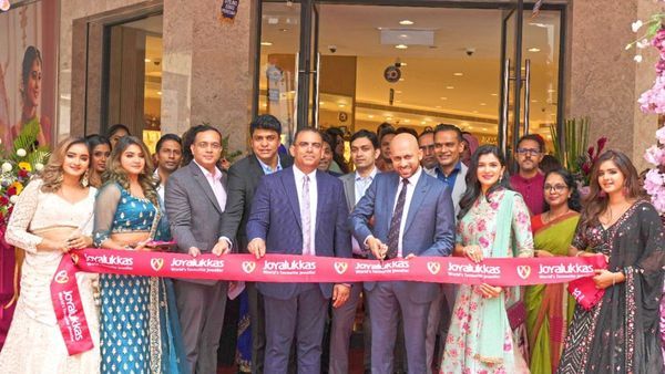 Joyalukkas Opens Largest KL Showroom