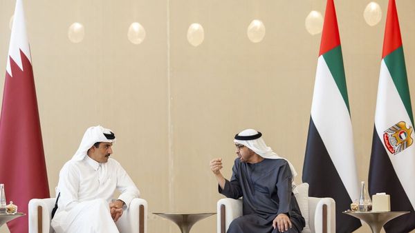 UAE  Qatar Leaders Discuss Ties  Region