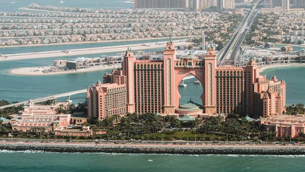 UAE Welcomes 6 700  Millionaires in 2024