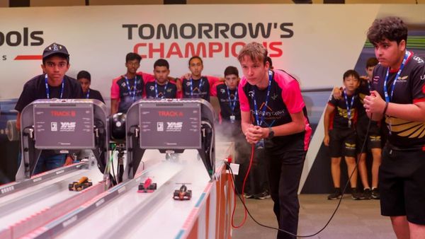 Yas in Schools Finals Host 1 000  Students