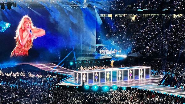 Coldplay s  Everglow  Tribute to Swift