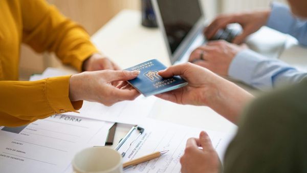 Emirates ID vs  UAE Visa