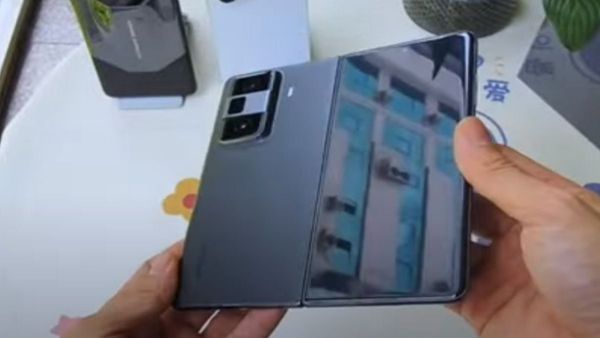 Honor                                    Magic Vs3