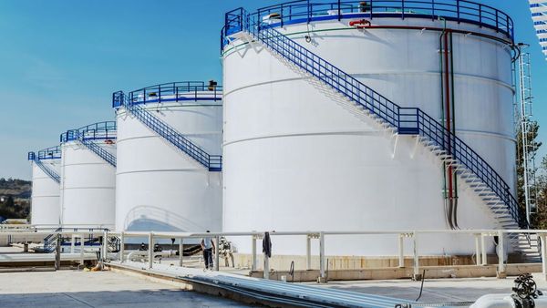 Oil Drops on Mideast Ceasefire Talks