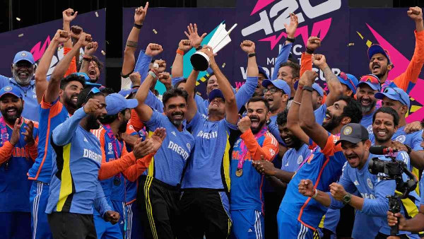 Hero's Welcome for Team India in Delhi Hero's Welcome for Team India in Delhi