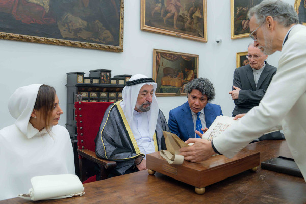 Sharjah Ruler Visits Milan Library