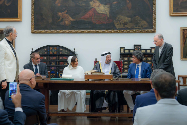 Sharjah Ruler Visits Milan Library