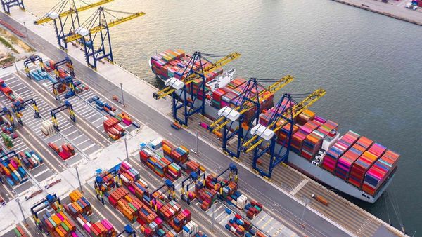UAE Ports Elevate Global Trade