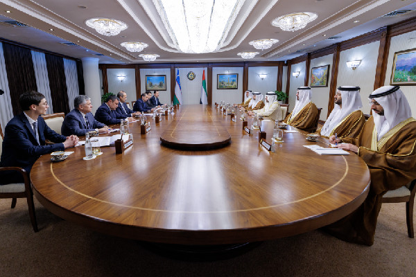 Hamdan bin Mohammed Meets Uzbekistan Leader