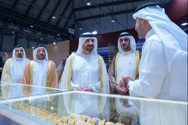 Sheikh Abdullah Opens Jewellery Exhibition in Sharjah