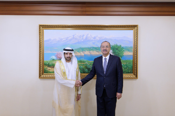 Hamdan bin Mohammed Meets Uzbekistan Leader