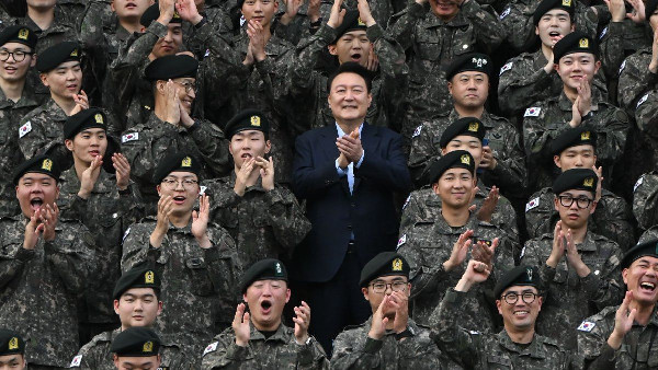 BTS RM Meets President Yoon at Army Visit BTS RM Meets President Yoon at Army Visit