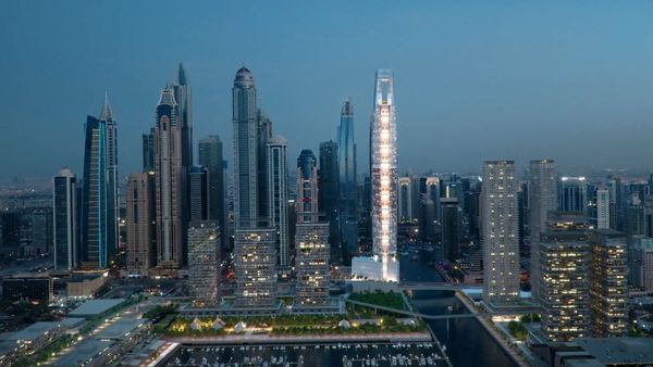 Ciel Tower  World s Tallest Hotel in Dubai