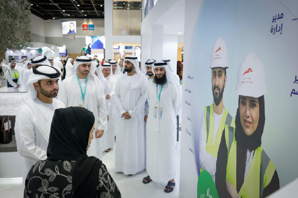 Mansour bin Mohammed Launches Careers Exhibition