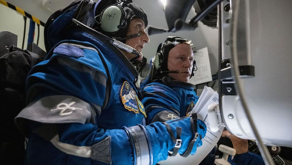 Astronauts' Extended Space Stay Astronauts' Extended Space Stay