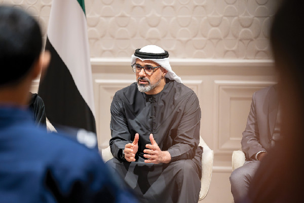 Crown Prince Engages with UAE Students in Singapore