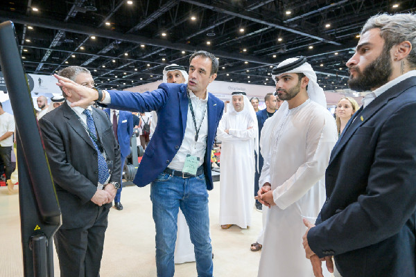 Sheikh Mansoor Visits Dubai Active Industry Show