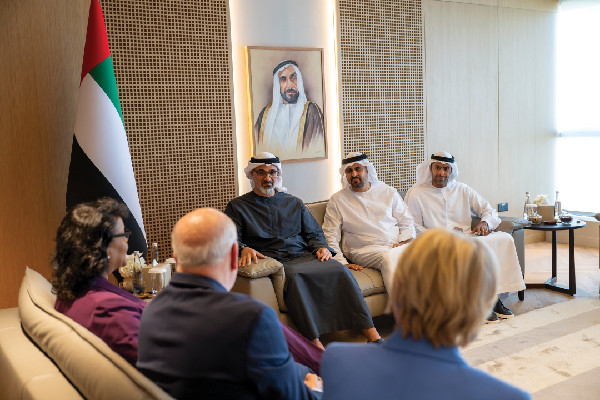 Khalid bin Mohammed Meets Children's Hospital Leaders