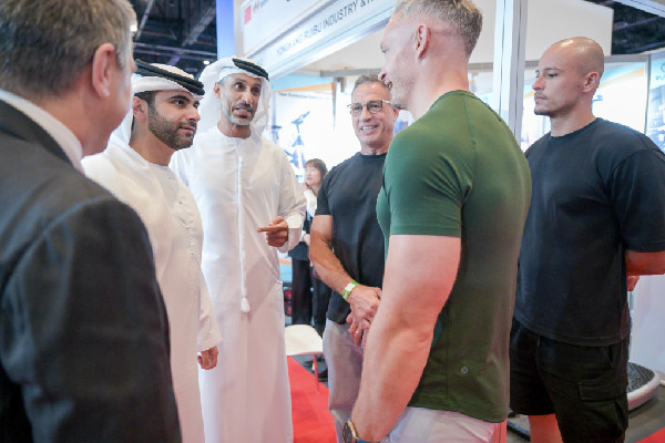 Sheikh Mansoor Visits Dubai Active Industry Show