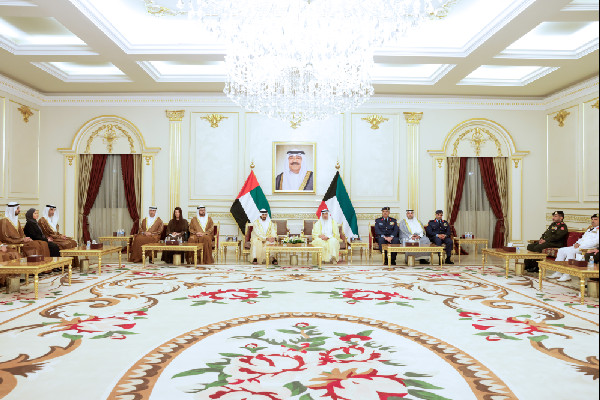 UAE and Kuwait Leaders Discuss Bilateral Ties