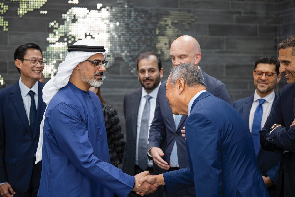 Crown Prince Visits GlobalFoundries in Singapore
