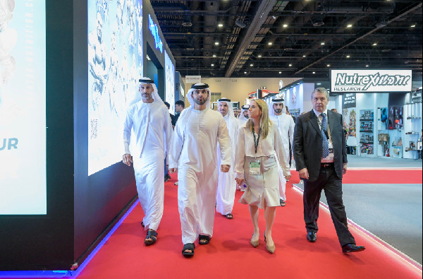 Sheikh Mansoor Visits Dubai Active Industry Show