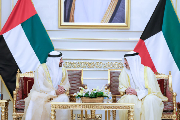 UAE and Kuwait Leaders Discuss Bilateral Ties