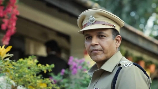 Farhan Akhtar Lauds Ashutosh Gowariker's Acting Farhan Akhtar Lauds Ashutosh Gowariker's Acting