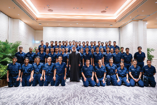 Crown Prince Engages with UAE Students in Singapore