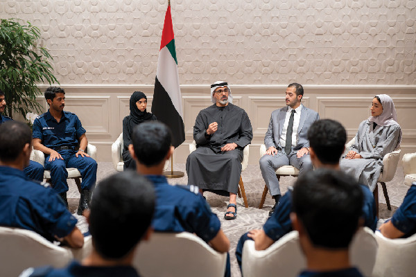 Crown Prince Engages with UAE Students in Singapore