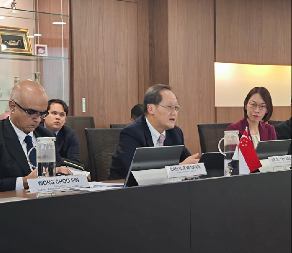 Strengthening Ties at Abu Dhabi-Singapore Forum