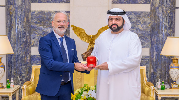 Al Sharqi Receives Medal from University of Bari